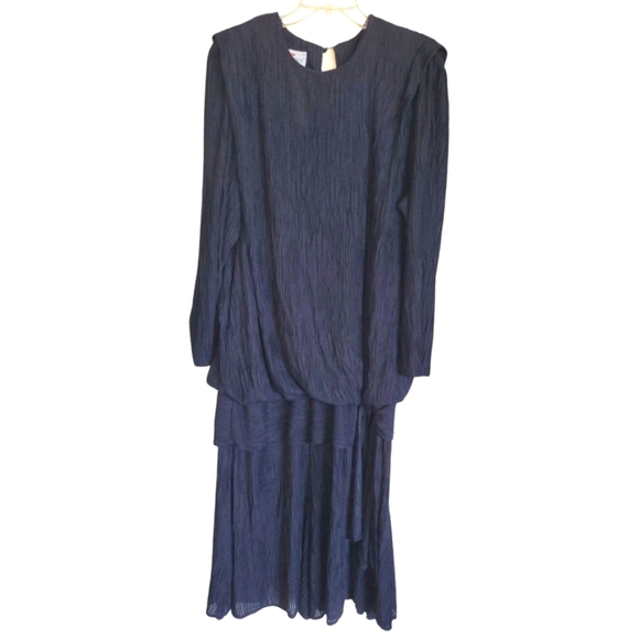 24W / 3X Vintage Black Ruched Drapey Long Sleeve Maxi Dress - Picture 1 of 6